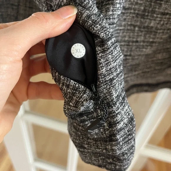 Lululemon Men's Surge Warm 1/2 Zip Black and White Size X-Large - Picture 5 of 5